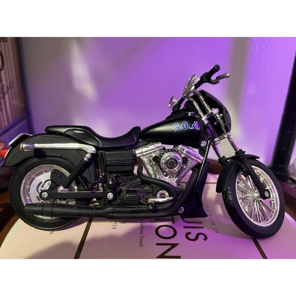 Sons Of Anarchy SOA Opie Model Harley Dyna Glide Bike from TV Show Collectable - Picture 2 of 7